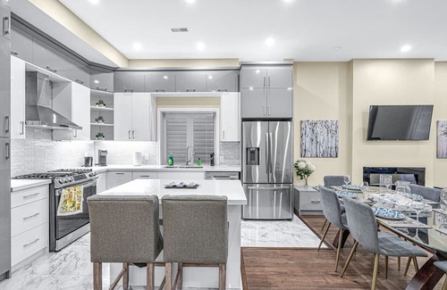 Landsdale Casa | Stylish 5bed Home Near DT/Hospitals/GO/Lake/TiCats