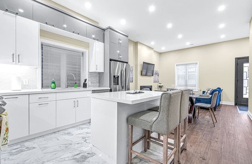 Landsdale Casa | Stylish 5bed Home Near DT/Hospitals/GO/Lake/TiCats