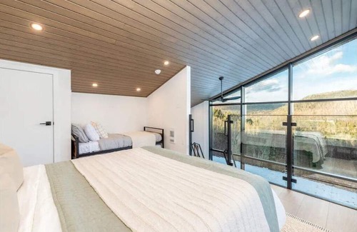 Waterford Cabina | STOKE Luxury Basecamp Cabin with Epic Views next to Poley Mountain