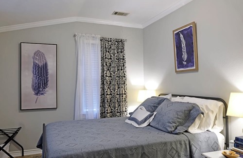 Hillsboro Casa | Charming VRBO in Historic District - near Downtown and easy access to Waco/DFW