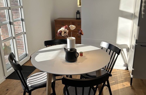 Dornumersiel Apartamento | Einzigartiges Kaarnhaus im Gulfhof mit Charme auf Altem Hof