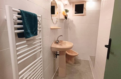 Lodeve Apartamento | Apartment With Garden And View