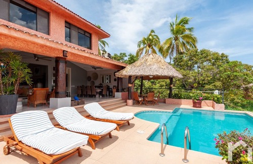 Playa Guitarron Casa | Spacious and Beautiful Beach House in Las Brisas