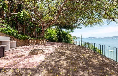 Playa Guitarron Casa | Spacious and Beautiful Beach House in Las Brisas
