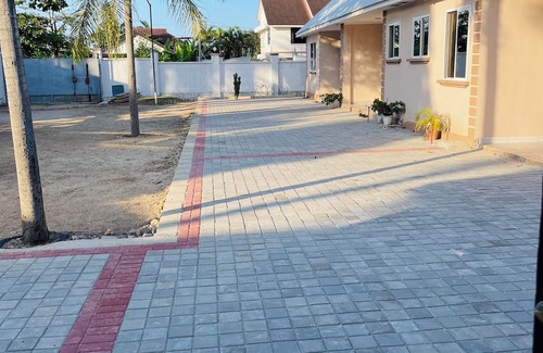 Horley Apartamento | 10 minutes to the indian ocean beach! Suitable for longer and short stays