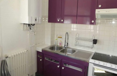 Bourges Apartamento | Homerez - Beautiful studio for 4 ppl. at Bourges