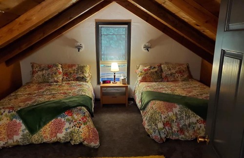 Amherst Cabaña | In-Town Cottage with in-Woods vibe