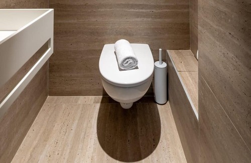 Quartier de la Goutte-d'Or Apartamento | Luxe, State of the Art Suite near Montmartre
