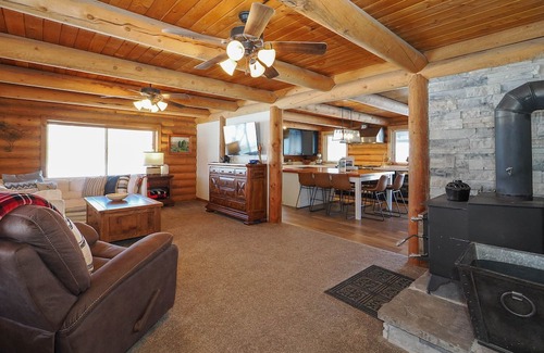 Coalville Cabina | Log home 5-bedroom 4-bath 15 min from Park City