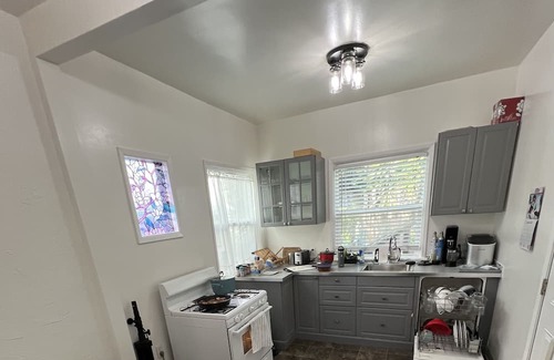 South Berkeley Casa | Beautifully Landscaped Furnished Convenient Berkeley Home