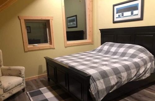Eagle Creek Cabaña | 4 season timberframe lake house in the pristine Caribou
