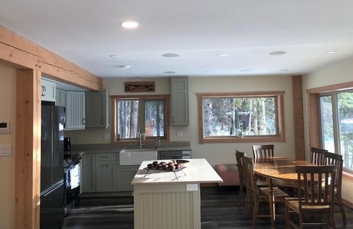 Eagle Creek Cabaña | 4 season timberframe lake house in the pristine Caribou