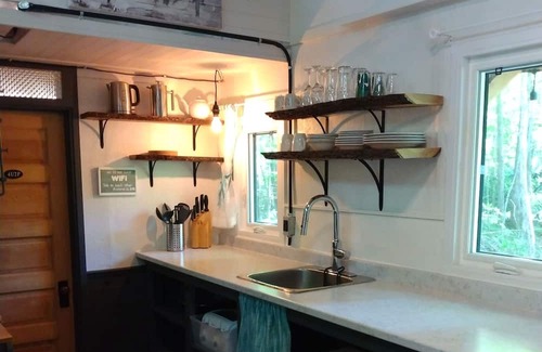 Tay Valley Cabaña | WaTERFRoNT TiNY HoUSe NeAR PeRth & an HouR to OttAwA - A Perfect Getaway for Two