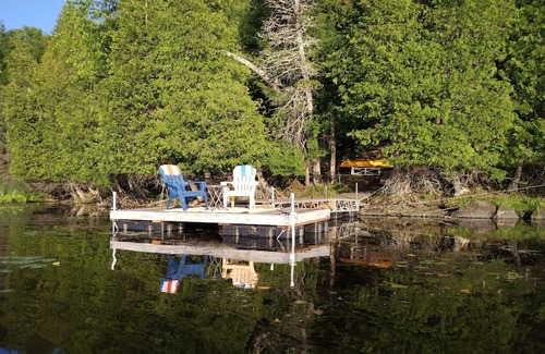 Tay Valley Cabaña | WaTERFRoNT TiNY HoUSe NeAR PeRth & an HouR to OttAwA - A Perfect Getaway for Two
