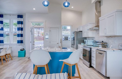 Neskowin Casa | Ocean Views, NanaWall Glass Doors, Chef’s Kitchen in New Build Above Neskowin!