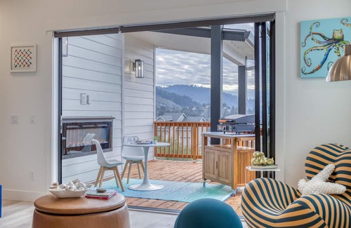 Neskowin Casa | Ocean Views, NanaWall Glass Doors, Chef’s Kitchen in New Build Above Neskowin!