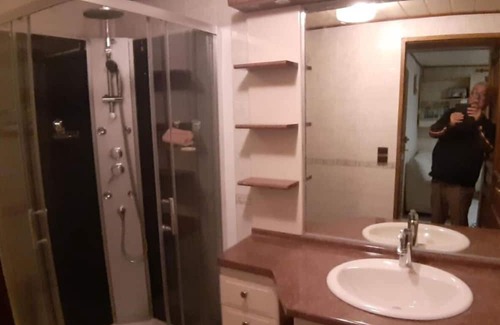 Faverges-Seythenex Apartamento | Apartment 'Studio Pres Du Lac D'Annecy' with Mountain View, Private Garden and Wi-Fi