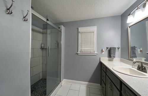 Springfield Cabaña | Charming 2-bedroom Cottage in Springfield