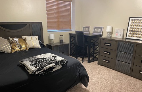 Oakdale Condominio | Cheerful 3 bedroom townhouse with fireplace, deck
