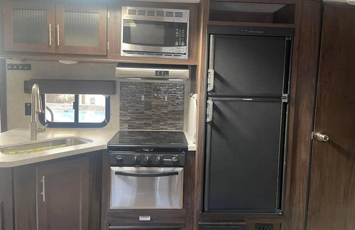 Happy Valley Casa | Cozy small camper in a quiet neighborhood and enjoy the sounds of nature