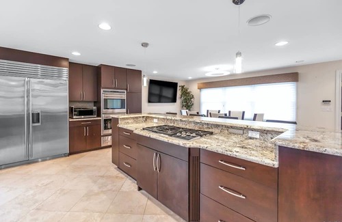 Lido Beach Casa | Water View Beach House with roof top deck and private beach