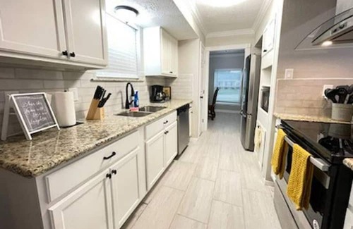 Southbelt/Ellington Casa | Minutes away from Hobby Airport with easy access to Sam Houston Toll and I-45.