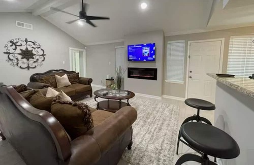 Southbelt/Ellington Casa | Minutes away from Hobby Airport with easy access to Sam Houston Toll and I-45.