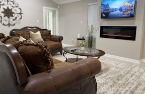 Southbelt/Ellington Casa | Minutes away from Hobby Airport with easy access to Sam Houston Toll and I-45.