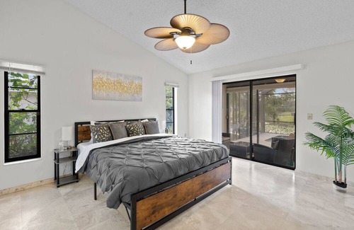Fruitville Casa | Peaceful Waterview with Enclosed Pool and Serenity Water View