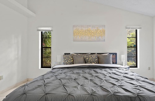 Fruitville Casa | Peaceful Waterview with Enclosed Pool and Serenity Water View