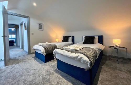 Doncaster Casa | Modern 3 Bedroom Home with Parking & Garden
