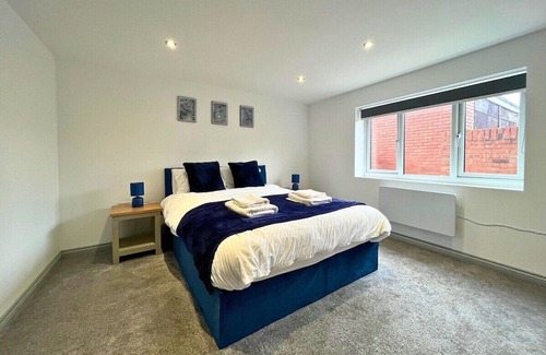 Doncaster Casa | Modern 3 Bedroom Home with Parking & Garden