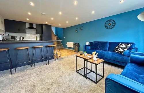 Doncaster Casa | Modern 3 Bedroom Home with Parking & Garden