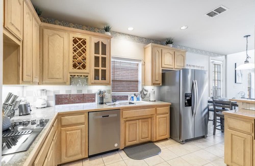Valley Ranch Casa | Spacious 5 Br 2.5 Bath Home 15 min From Dfw Port/ATT/TexasLive/6 Flags/Garage
