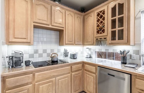 Valley Ranch Casa | Spacious 5 Br 2.5 Bath Home 15 min From Dfw Port/ATT/TexasLive/6 Flags/Garage