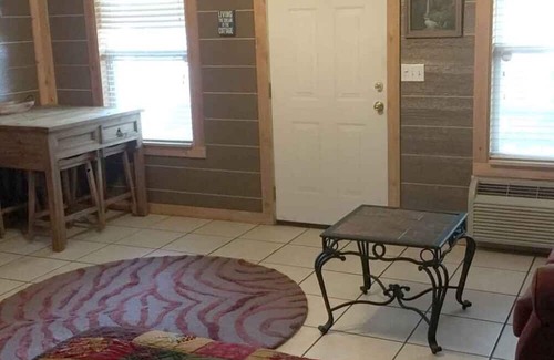 Cleora Cabina | The Kahoot Cabin - Accommodates 4 Guests
