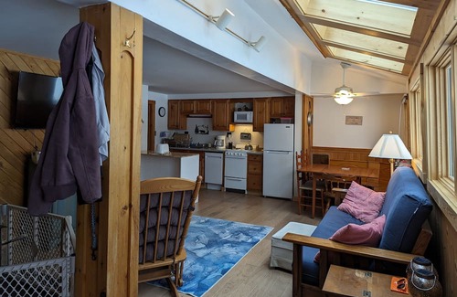 Embden Cabina | Embden Camp right on the lake w/ private porch & fire pit