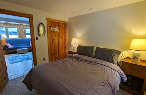 Embden Cabina | Embden Camp right on the lake w/ private porch & fire pit
