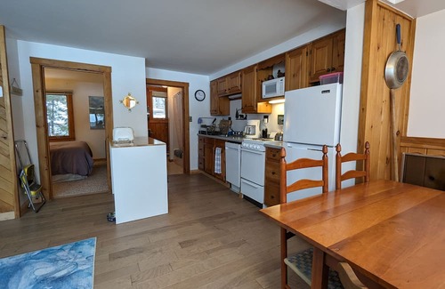 Embden Cabina | Embden Camp right on the lake w/ private porch & fire pit