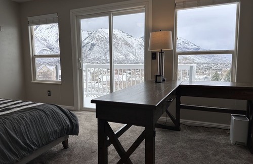 Alpine Casa | Stunning mountain and valley views this Alpine home is conveniently located.