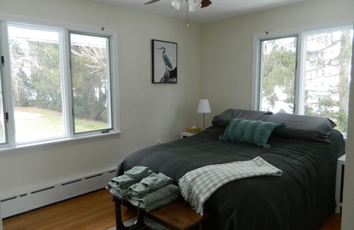 Melrose Casa | Spacious three bedroom house with pool and hot tub near Historic Suffield Center