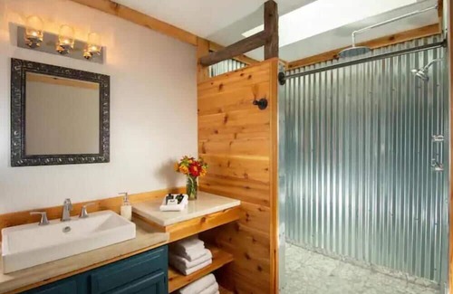 Steeles Tavern Cabina | Sunset Cabin, Hot tub and on site Spa!