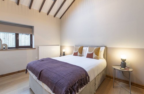 South Norwood Cabaña | Swan (Alarch) - a glan morfa lodge that sleeps 6 guests in 3 bedrooms