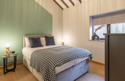 South Norwood Cabaña | Swan (Alarch) - a glan morfa lodge that sleeps 6 guests in 3 bedrooms
