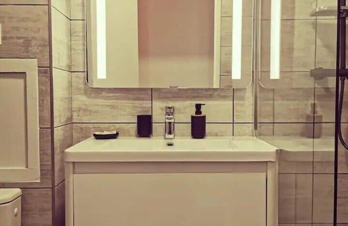 Vaulx-en-Velin Apartamento | Appartement Charmant, parking gratuit