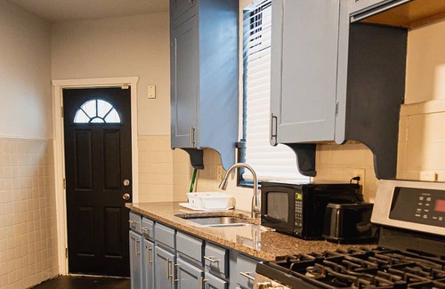 Detroit Cabaña | Cozy Cottage Getaway