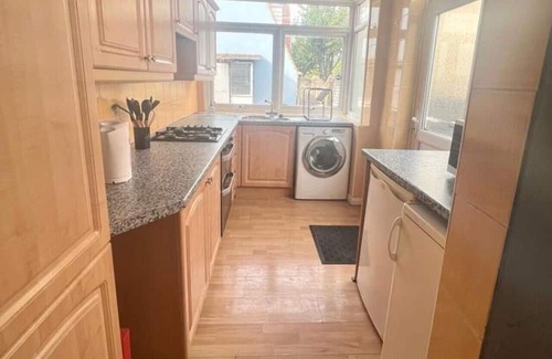 Lea Bridge Casa | Pair Paradise Haven - Double room
