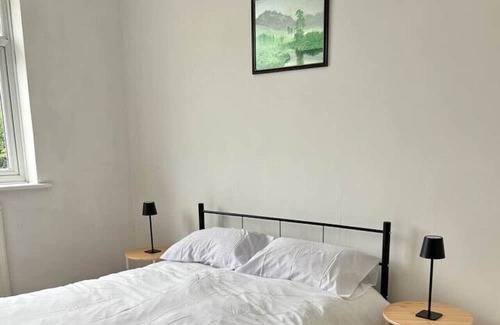 Lea Bridge Casa | Pair Paradise Haven - Double room
