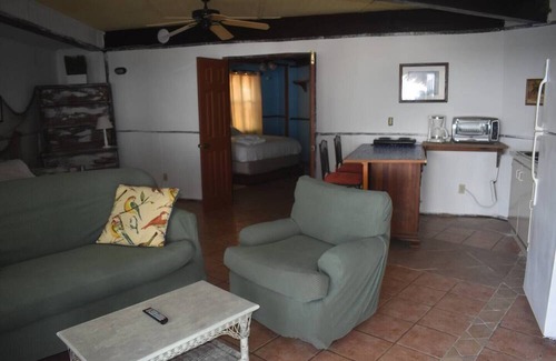 Placencia Apartamento | Nautical Inn 1-Spacious Bungalow on the Beach-Pool