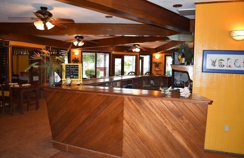 Placencia Apartamento | Nautical Inn 1-Spacious Bungalow on the Beach-Pool